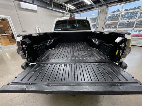 Used 2010 Toyota Tacoma PreRunner image 21