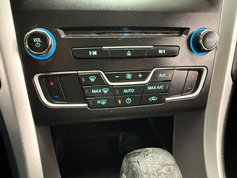 Used 2016 Ford Fusion SE image 22