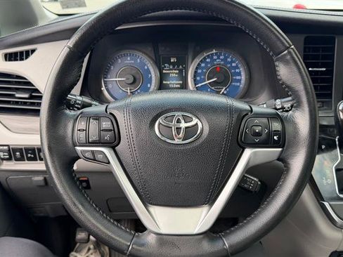 Used 2015 Toyota Sienna XLE w/ XLE Navigation Package AWD/4WD image 25
