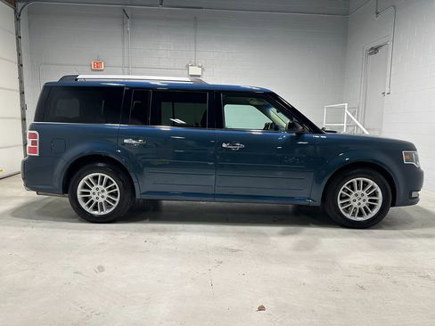 Used 2016 Ford Flex SEL image 2