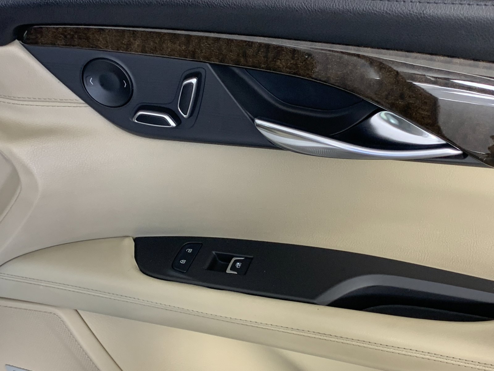 Used 2018 Cadillac CT6 2.0T RWD image 36