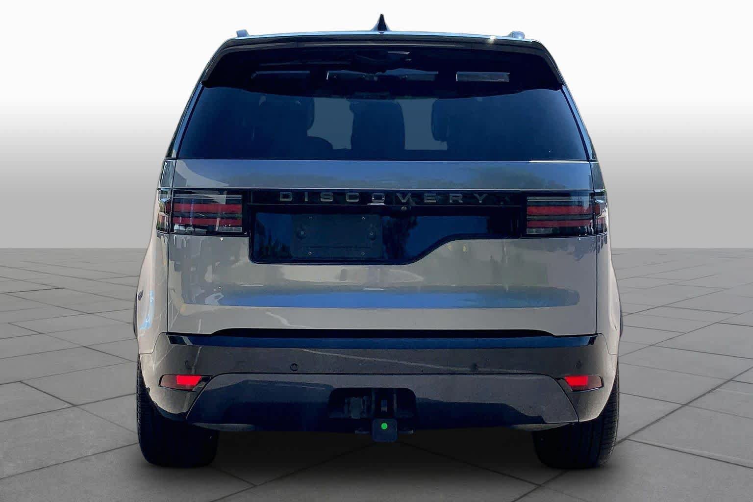 Used 2025 Land Rover Discovery Dynamic SE AWD/4WD image 9