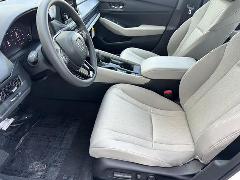 Certified 2025 Honda Accord SE image 7