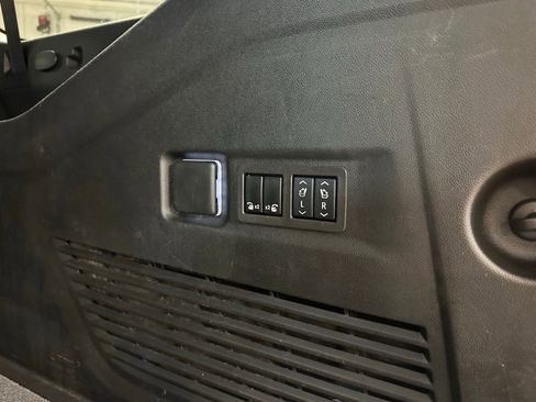 Used 2024 Chevrolet Suburban Z71 w/ Z71 Off-Road Package image 49