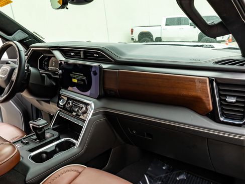 Used 2025 GMC Sierra 1500 Denali Ultimate image 17