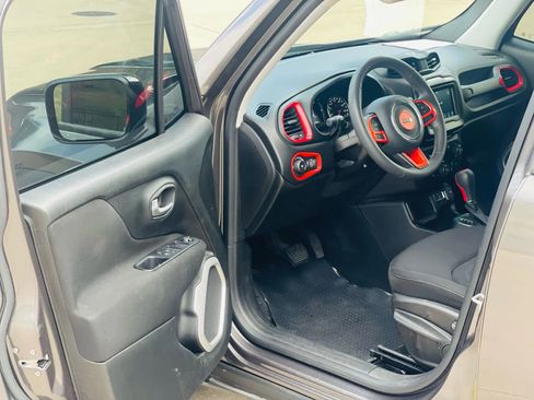 Used 2019 Jeep Renegade Latitude image 13