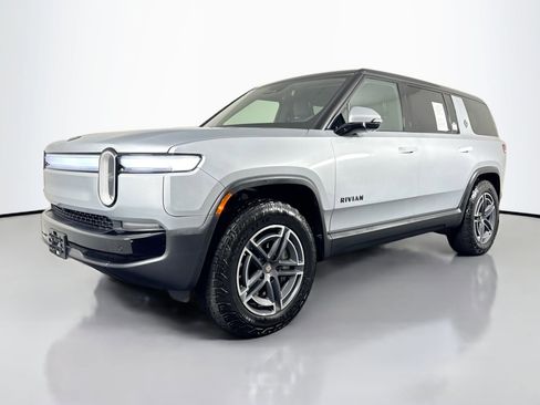 Used 2025 Rivian R1S Adventure image 45