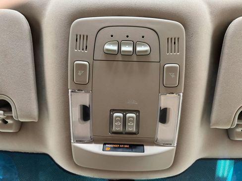 Used 2011 Cadillac DTS Luxury FWD image 17