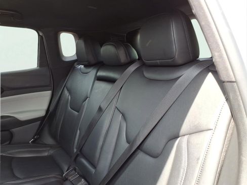 Certified 2025 Jeep Compass Limited AWD/4WD image 12