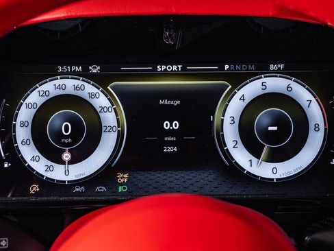 Used 2025 Aston Martin V8 Vantage Coupe RWD image 26