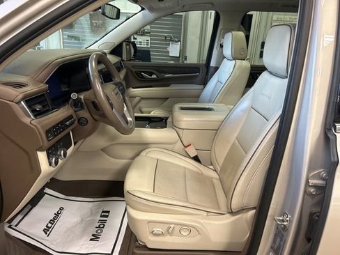 Used 2022 GMC Yukon XL Denali image 9