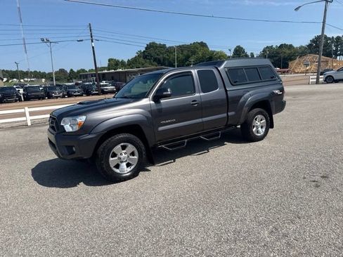 Used 2013 Toyota Tacoma 4x4 Access Cab V6 w/ TRD Sport Pkg image 4