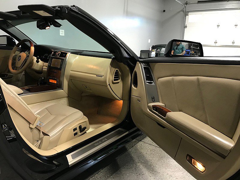 Used 2007 Cadillac XLR RWD image 20