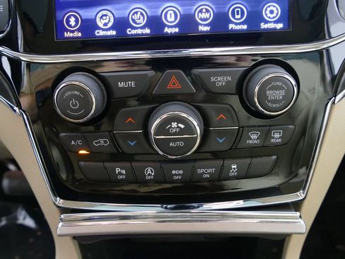Used 2020 Jeep Grand Cherokee Limited AWD/4WD image 19