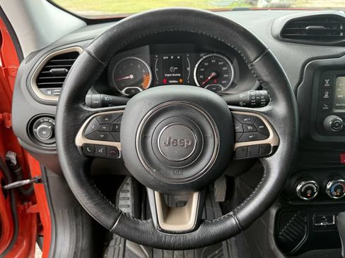 Used 2016 Jeep Renegade Latitude FWD image 14