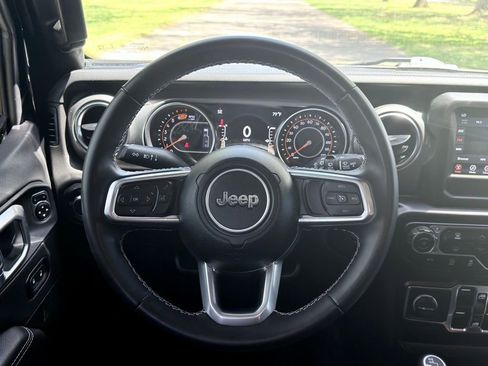 Used 2021 Jeep Wrangler Unlimited Sahara AWD/4WD image 5