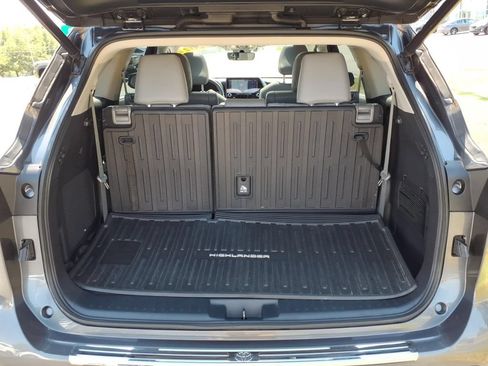 Used 2022 Toyota Highlander Platinum AWD/4WD image 25