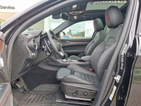 Used 2024 Alfa Romeo Stelvio Quadrifoglio image 13