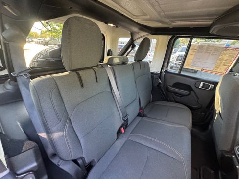 Used 2024 Jeep Wrangler Unlimited AWD/4WD image 14