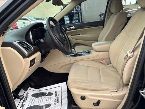 Used 2018 Jeep Grand Cherokee Laredo image 15