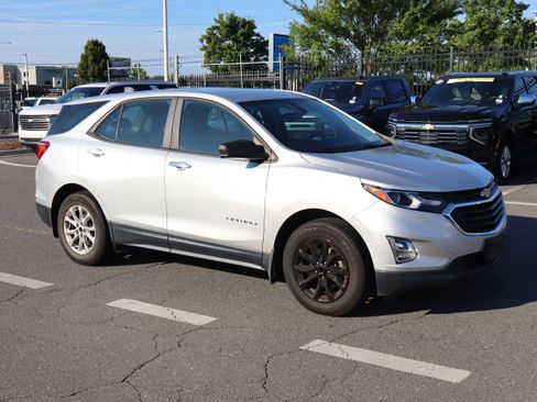 Used 2020 Chevrolet Equinox LS FWD image 14