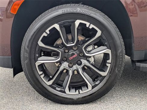 Used 2023 GMC Yukon SLT image 12