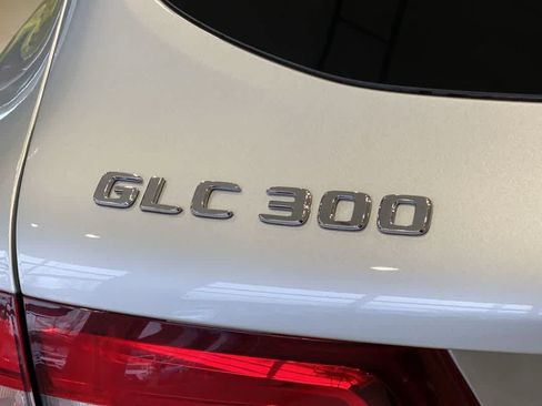 Used 2018 Mercedes-Benz GLC 300 4MATIC image 11