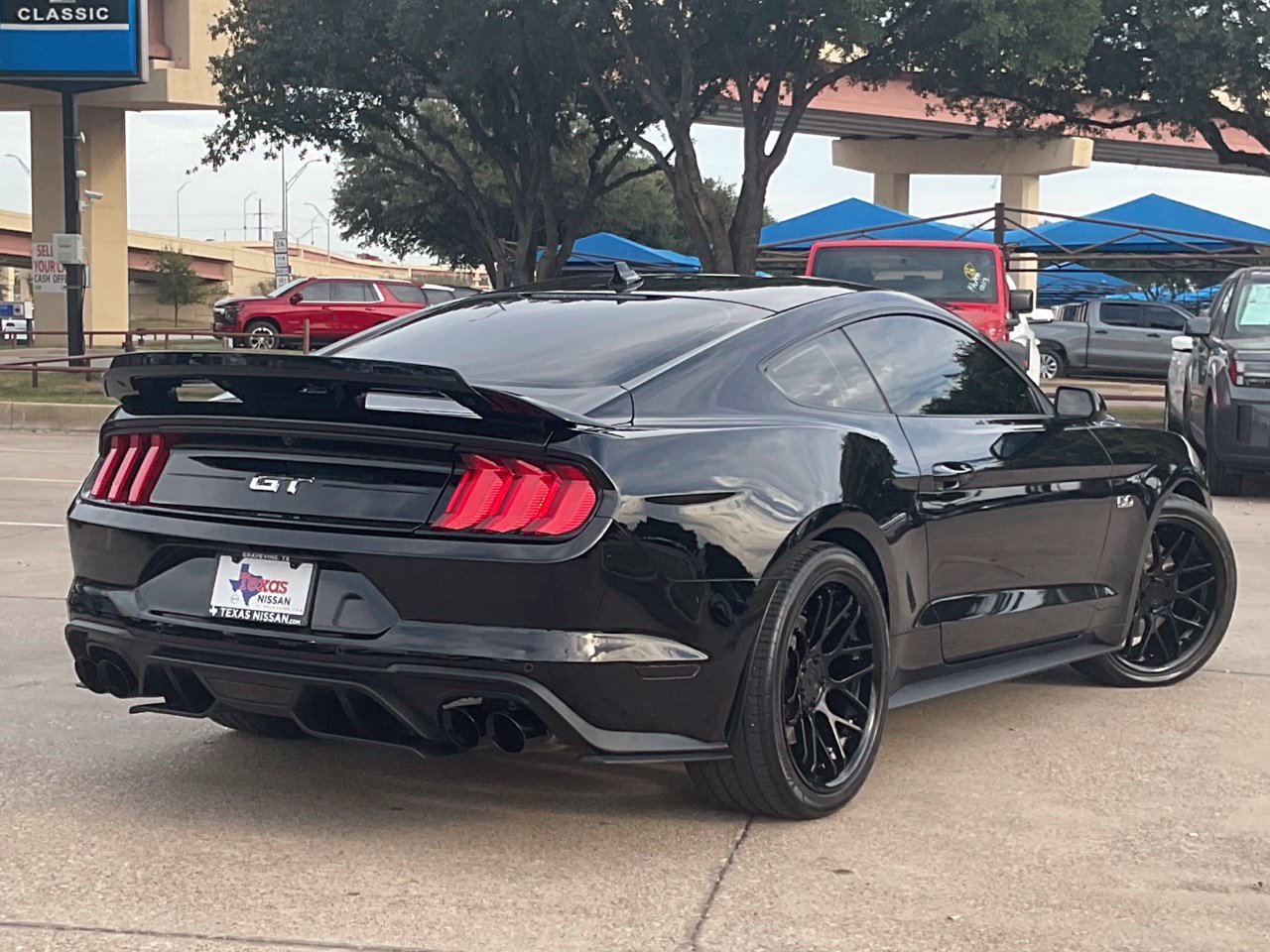 Used 2022 Ford Mustang GT Premium RWD image 4