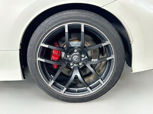 Used 2016 Nissan 370Z NISMO RWD image 11