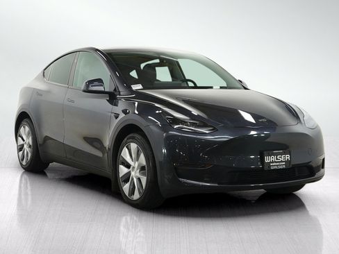 Used 2024 Tesla Model Y Long Range AWD/4WD image 7
