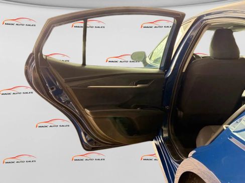 Used 2025 Toyota Camry SE FWD image 9