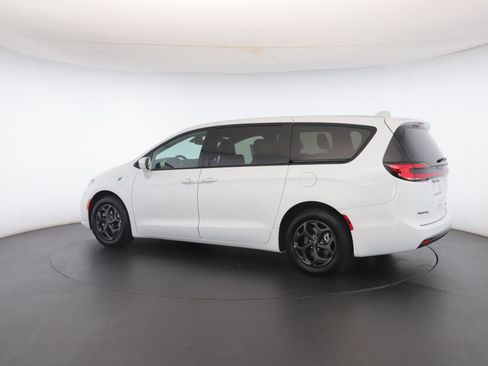 Used 2022 Chrysler Pacifica Touring-L w/ S Appearance Package image 21