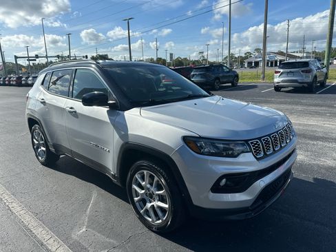Used 2025 Jeep Compass Limited AWD/4WD image 7