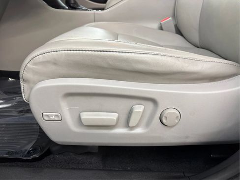 Used 2019 Toyota Highlander XLE AWD/4WD image 24