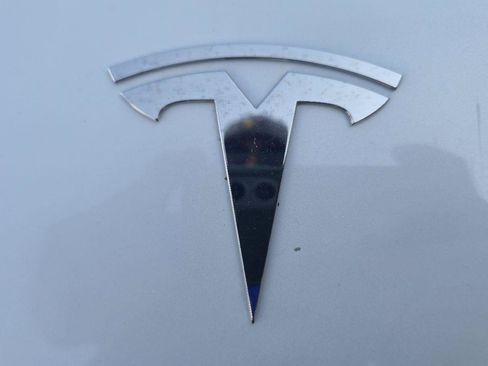 Used 2023 Tesla Model Y AWD image 9