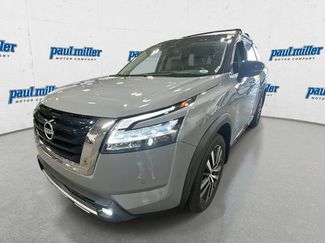 Used 2022 Nissan Pathfinder Platinum w/ Cargo Package AWD/4WD video 1