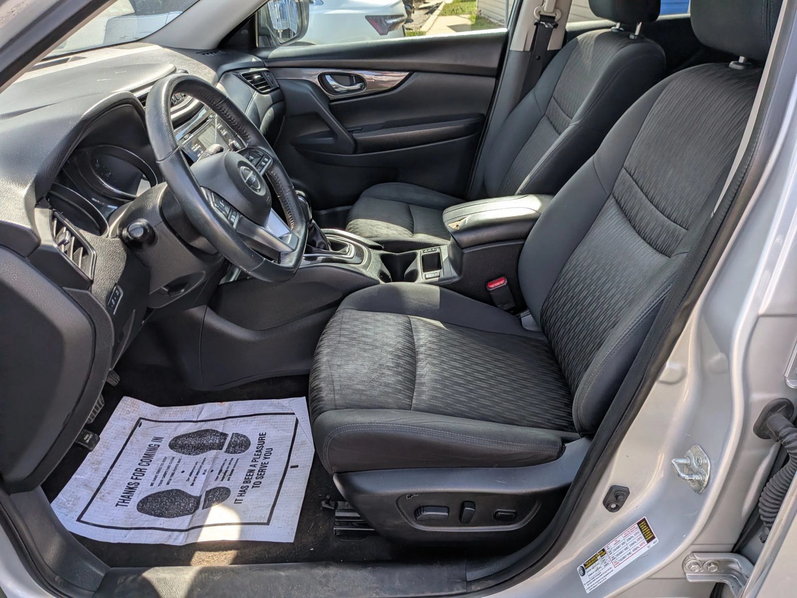 Used 2017 Nissan Rogue SV AWD/4WD image 22