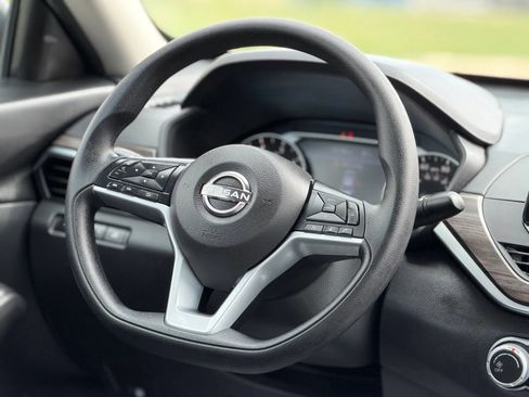 Used 2025 Nissan Altima 2.5 SV FWD image 15