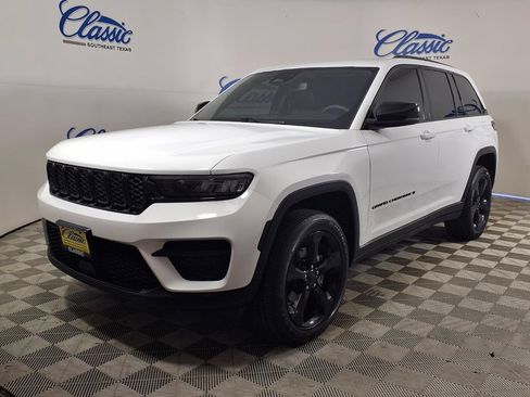 Used 2024 Jeep Grand Cherokee Altitude AWD/4WD image 3