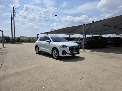 New 2025 Audi Q3 2.0T Premium image 3