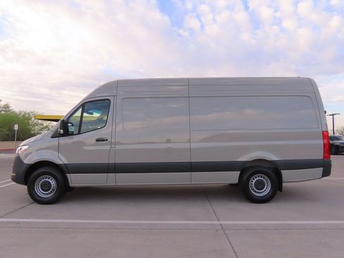 Used 2025 Mercedes-Benz Sprinter 2500 image 8