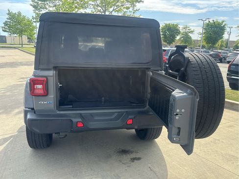 Used 2021 Jeep Wrangler Unlimited Sahara w/ Cold Weather Group AWD/4WD image 7