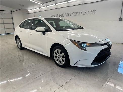 Used 2022 Toyota Corolla LE FWD image 3