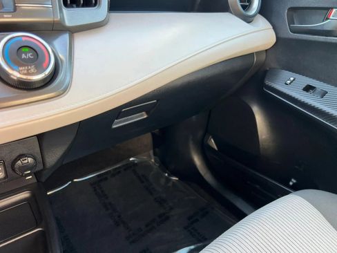 Used 2014 Toyota RAV4 LE AWD/4WD image 29