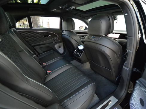 Used 2022 Bentley Flying Spur V8 image 71