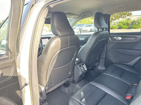 Used 2023 Volvo XC40 B4 Core w/ Convenience Package FWD image 25