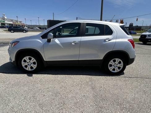 Used 2017 Chevrolet Trax LS FWD image 5