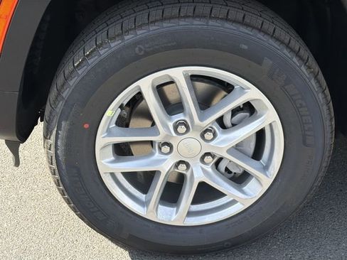 New 2026 Jeep Grand Cherokee Laredo AWD/4WD image 16