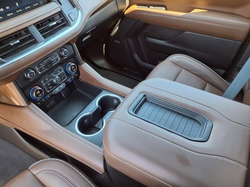 Used 2024 Chevrolet Suburban High Country image 11