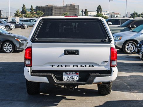 Certified 2019 Toyota Tacoma TRD Off-Road image 8